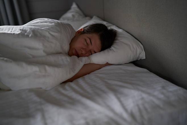 저녁형 인간은 아침형보다 심혈관 질환 위험이 16% 높은 것으로 나타났다. 늦게 자는 습관이 흡연, 수면 부족 등 나쁜 생활 방식으로 이어져 심장 건강을 위협하기 때문이다. 사진=게티이미지뱅크