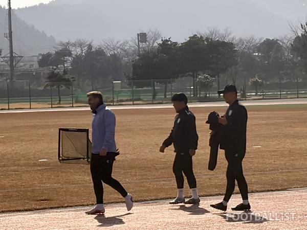 라마스(왼쪽)와 박진섭 감독. 김진혁 기자