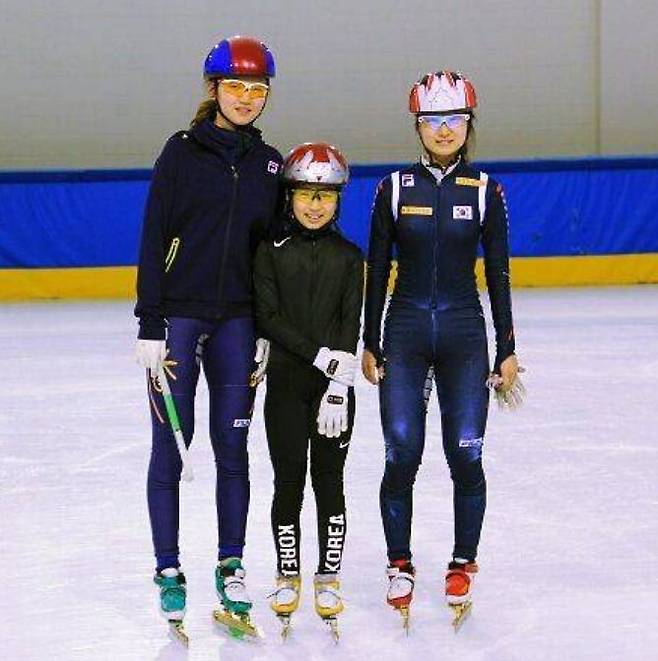 초등학생 시절 심석희(왼쪽), 최민정(오른쪽)과 함께. [사진 700크리에이터스]