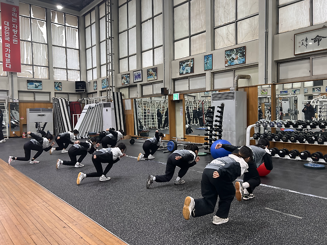 Young athletes take part in an afternoon gym session at the Taereung National Training Center on Feb. 4. (Park Jun-hee/The Korea Herald)