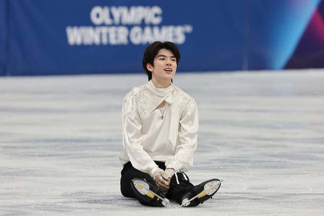 13일(현지시간) 이탈리아 밀라노 아이스스케이팅 아레나에서 열린 2026 밀라노ㆍ코르티나담페초 동계올림픽 남자 싱글 프리 스케이팅에 출전한 차준환이 연기를 마친 뒤 아쉬워하고 있다. 차준환은 이날 기술점수(TES) 95.16점, 예술점수(PCS) 87.04점, 감점 1점, 총점 181.20점을 받아 4위를 기록했다. 연합뉴스