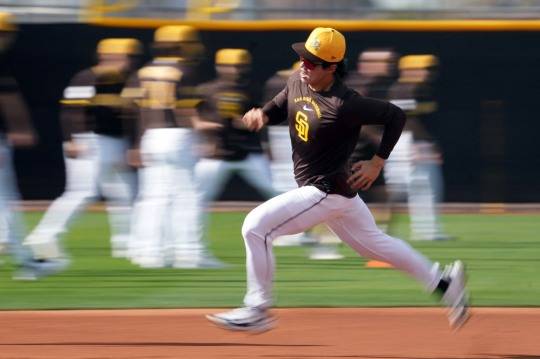 구단 스프링캠프에서 주루 훈련을 하는 송성문. 사진[로이터=연합뉴스]