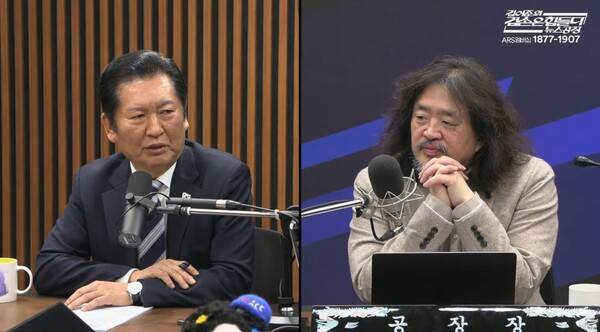 ▲정청래 더불어민주당 대표가 지난 6일 유튜브 김어준의 겸손은힘들다 뉴스공장에 출연해 김병기 전 원내대표의 공천헌금 의혹을 두고 시스템이 아닌 휴먼에러에 가깝다라고 말하고 있다. 사진=김어준의 겸손은힘들다 뉴스공장 갈무리