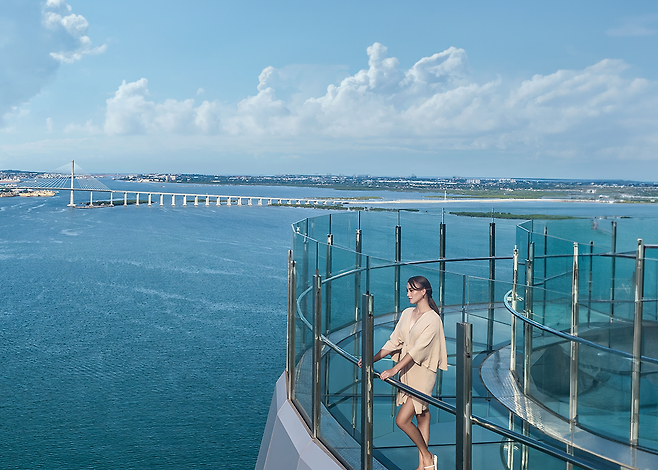 럭셔리 브랜드 누스타세부의 해상 100m 높이 스카이데크