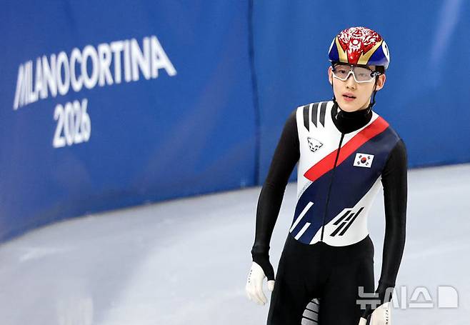 [밀라노=뉴시스] 박주성 기자 = 16일 (현지 시간) 이탈리아 밀라노 아이스 스케이팅 아레나 경기장에서 열린 2026 밀라노·코르티나담페초 동계올림픽 쇼트트랙 남자 500m 예선에서 임종언이 조3위로 결승선을 통과해 예선 탈락하고 있다. 2026.02.16. park7691@newsis.com