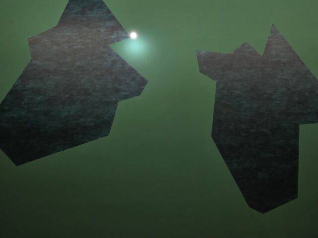 조명을 받으면 빛이 바라는 이은경의 ‘소멸의 빛’