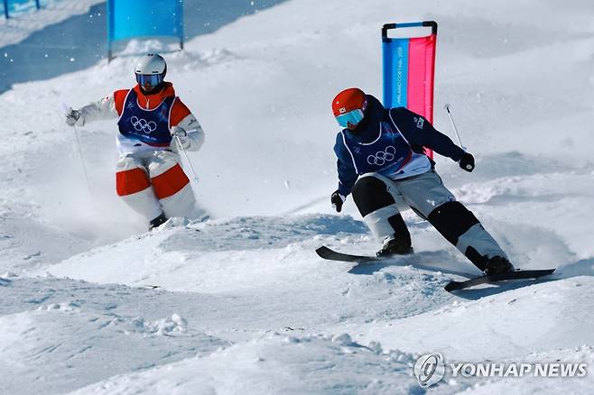 킹즈버리와의 8강전에서 정대윤(오른쪽)의 모습 [EPA=연합뉴스]