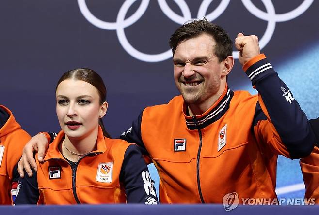 치바(오른쪽)와 다닐로바 [로이터=연합뉴스]