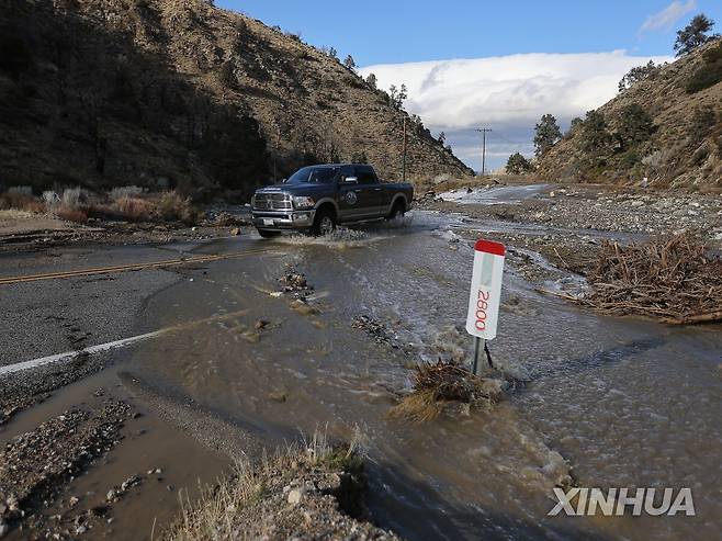 지난해 겨울폭풍 피해를 입은 캘리포니아 샌버나디노 카운티 [신화 연합뉴스. 재판매 및 DB 금지]