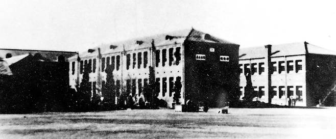 1943년 대구공립상헙학교의 모습. 해방 후 대구상업고등학교로 유지돼다 1985년 달서구로 이전했다. 2004년엔 상원고로 교명을 바꾸고 일반계 고등학교로 전환했다. <상원고 제공>