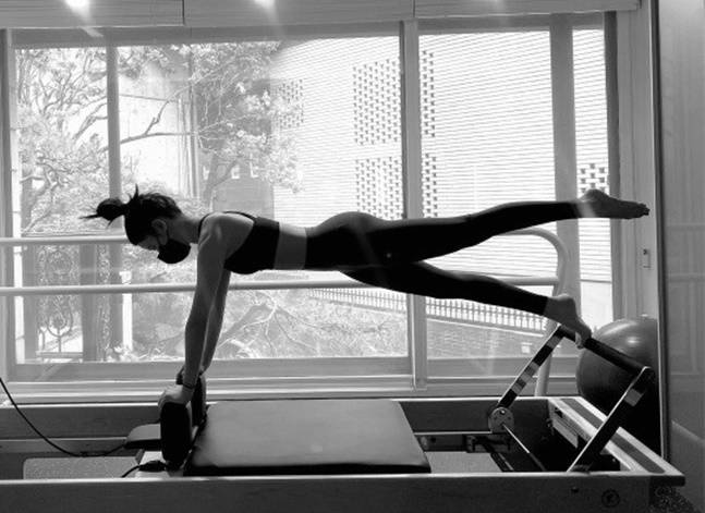 필라테스 마니아 고윤정은 고난도 동작을 척척 해낸다. 사진=고윤정 SNS