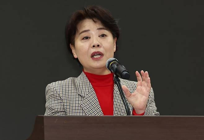 ** 재건축 로또? 진짜 로또 당첨금, 어디에 투자할까요? 부동산 vs. 주식 자산관리 팁!
**