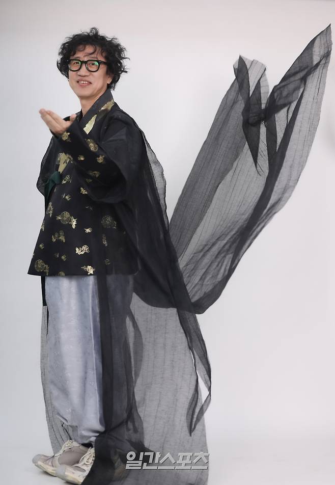 가수 김광진이 2일 오후 서울 중구 순화동 KG타워에서 진행된 일간스포츠와의 인터뷰에 앞서 포즈를 취하고 있다. 서병수 기자 qudtn@edaily.co.kr /2026.02.2/