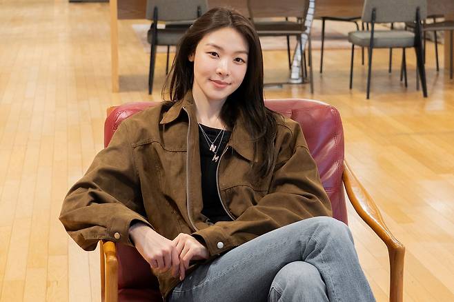 인터뷰를 위해 중앙일보 사옥을 찾은 최미나수. 사진 초록뱀엔터테인먼트