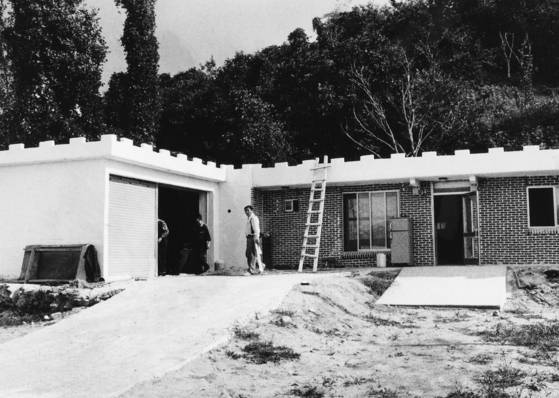 The Chijon Family's hide-out in Yeonggwang County in South Jeolla is seen in an undated file photo. It was a renovated family home that belonged to Kim Ki-hwan's mother. [JOONGANG ILBO]