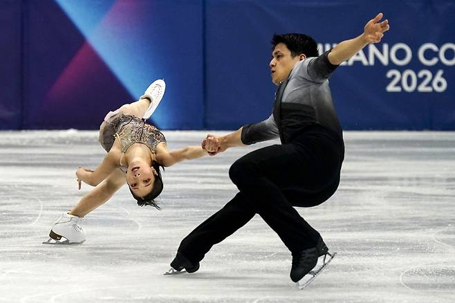 연기를 펼치는 미우라 리쿠(왼쪽)와 키하라 류이치. UPI연합뉴스
