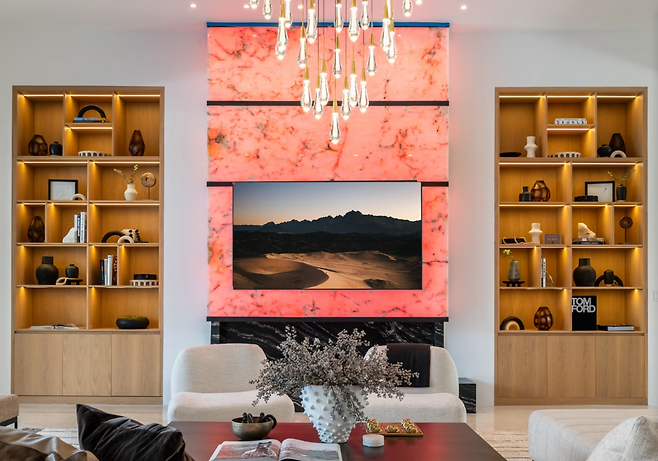 위협이 감지되면 큰 방을 둘러싼 벽난로가 빨간색으로 변한다. [월스트리트저널 캡처]