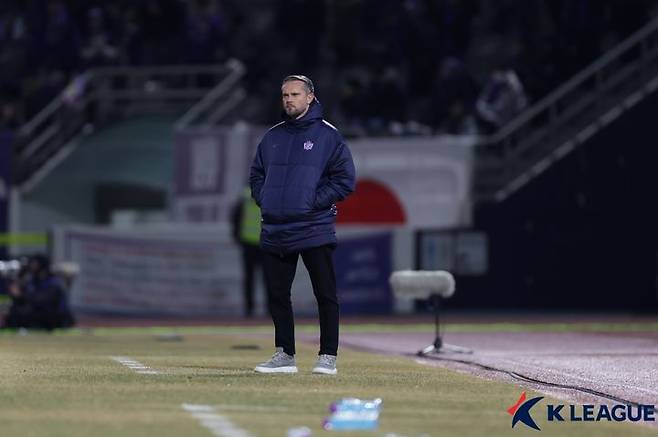 [서울=뉴시스] 일본 프로축구 J1리그 산프레체 히로시마의 바르토슈 가울 감독. (사진=한국프로축구연맹 제공) *재판매 및 DB 금지