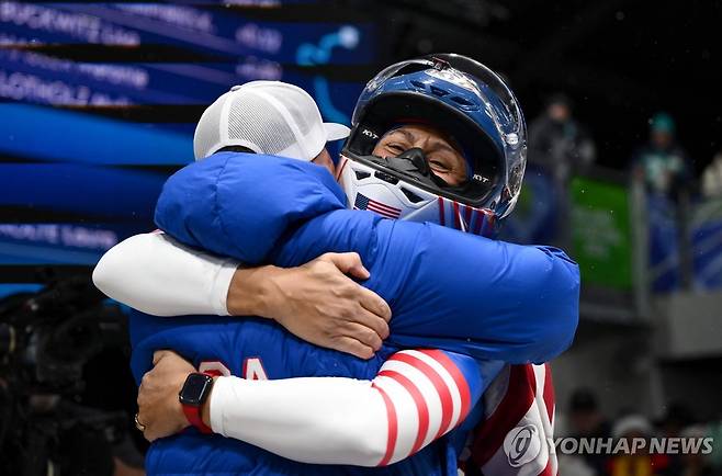 기뻐하는 엘라나 마이어스 테일러(오른쪽) [AFP=연합뉴스]