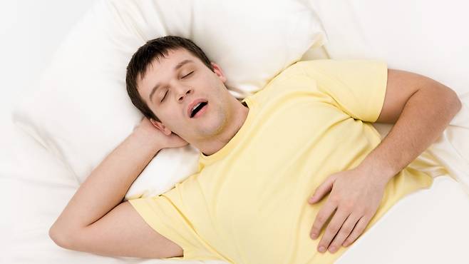 수면무호흡증은 심뇌혈관 질환과 같은 합병증을 유발할 수 있다｜출처: 클립아트코리아