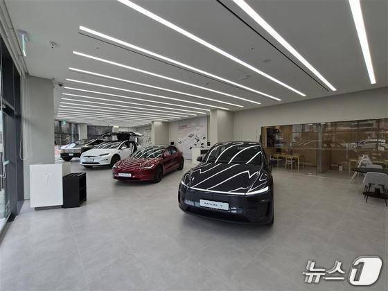 테슬라 인천스토어 모습.(테슬라코리아 X 갈무리)