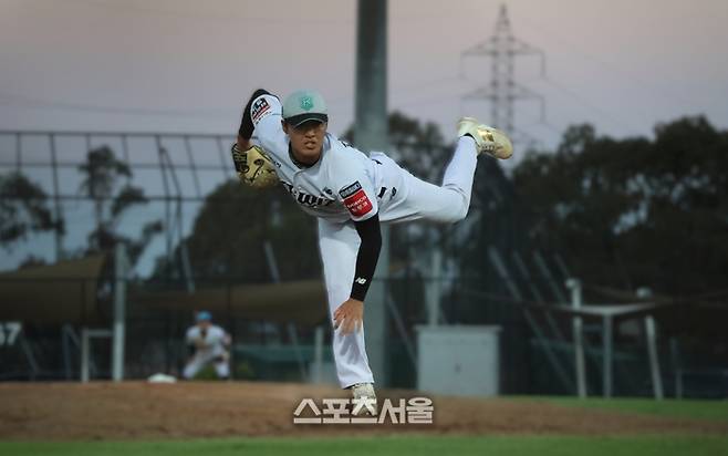 전용주가 투구에 임하고 있다. 사진 | KT 위즈