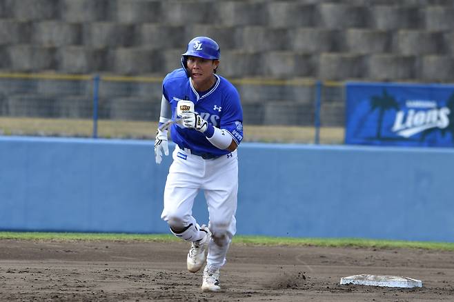 주루훈련을 하는 박세혁 오키나와=무로이 마사야