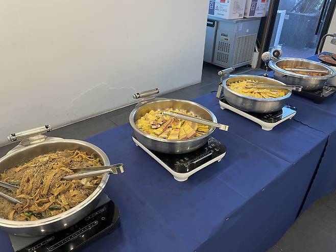 호텔 측에서 특별히 준비한 설날 특식. 사진제공=울산웨일즈