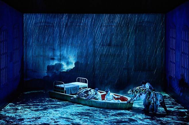 라이브온 스테이지 '라이프 오브 파이'의 한 장면 ⓒ에스앤코