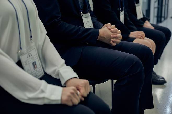 상용직과 임시·일용직이 동시에 줄어든 세대는 20대뿐이다. 같은 기간 30대와 50대는 모두 늘었고, 40대와 60대는 상용직이 늘고 임시·일용직이 줄어들었다. 게티이미지