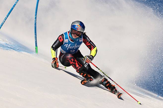 <yonhap photo-5856=""> 라라 콜투리. AP=연합뉴스</yonhap>