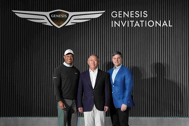 (왼쪽부터) 타이거 우즈(Tiger Woods), 현대차그룹 정의선 회장, PGA 투어 브라이언 롤랩 CEO. 사진=PGA투어