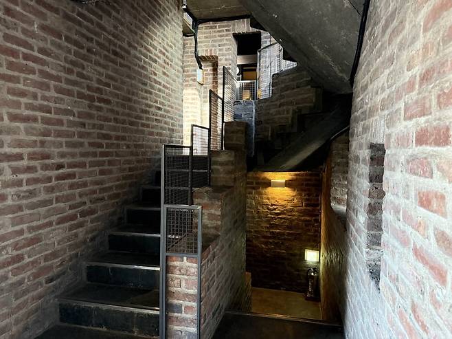 스킵플로어와 휴먼스케일의 건축적 특징을 느낄 수 있는 아라리오뮤지엄 / 사진. ⓒ 김현정