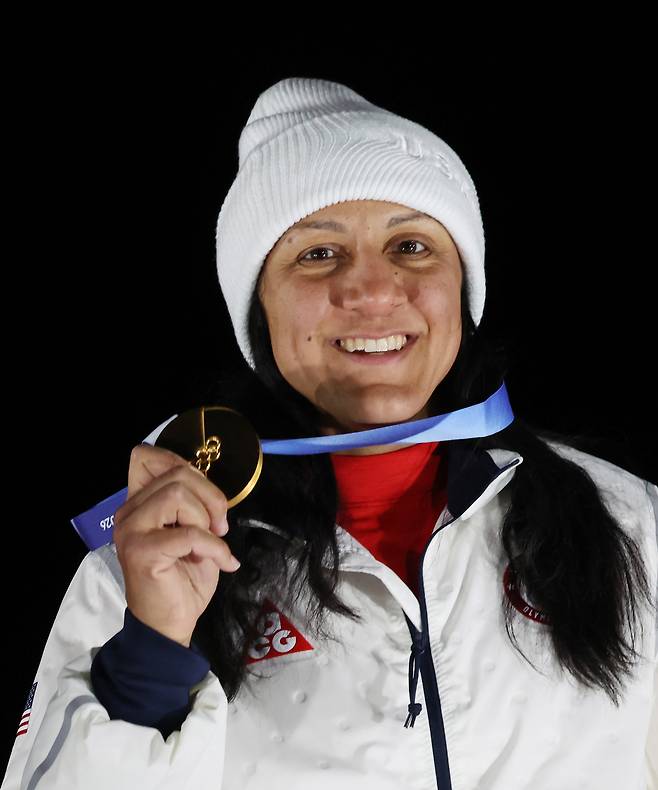 17일 이탈리아 코르티나에서 열린 2026 밀라노·코르티나 동계올림픽 여자 모노봅 경기에서 금메달을 확정한 뒤 기뻐하고 있는 미국 엘라나 메이어스 테일러. UPI