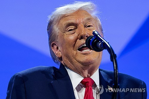 다보스포럼서 연설하는 트럼프 [로이터연합뉴스]