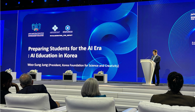 한국과학창의재단 정우성 이사장이 ‘UAE 국제 교육개선 서밋’에서 기조 연설을 하고 있다. [사진=창의재단]