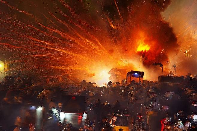 옌수이 폭죽 축제.  /사진= Yanshui Martial Temple