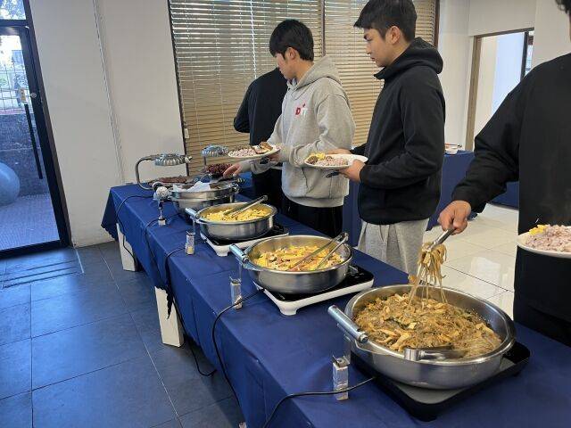 초대감독 아이디어→선수단 전체 송악산 일출 등반, 일본인 투수들 소감 전하다 