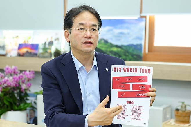 이동환 경기 고양특례시장이 4월 9일 고양종합운동장에서 열리는 그룹 방탄소년단(BTS)의 첫 월드투어 공연에 대해 설명하고 있다. [고양시 제공]
