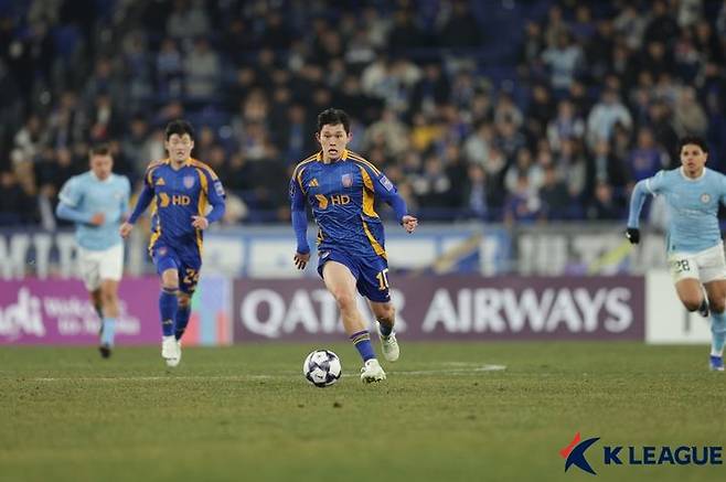 [서울=뉴시스] 프로축구 K리그1 울산 HD의 이동경. (사진=한국프로축구연맹 제공) *재판매 및 DB 금지