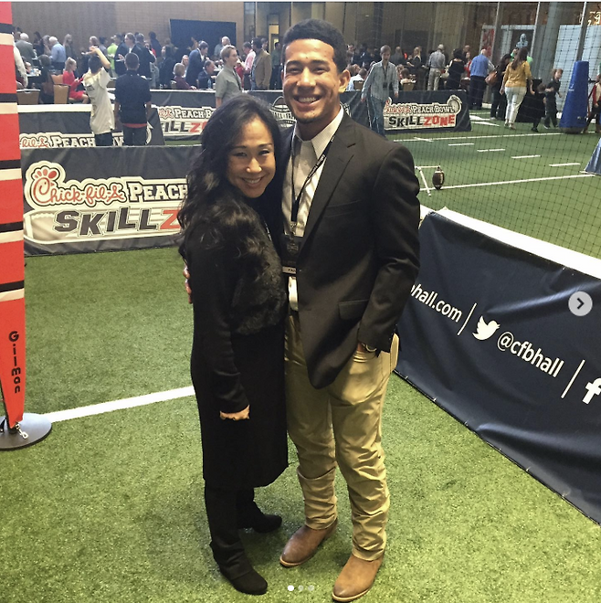 WBC 대표팀 저마이 존스(오른쪽)와 어머니. 저마이 존스 SNS 캡처