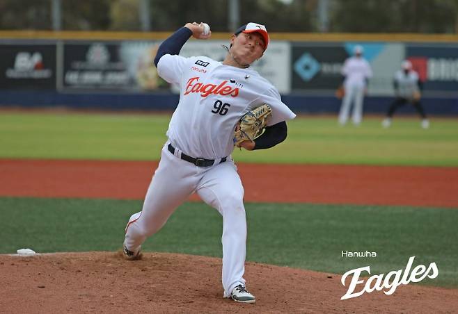 ▲ 팀의 선발 유망주 중 하나로 올해 본격적인 궤도에 오를 것으로 기대를 모으는 박준영 ⓒ한화이글스