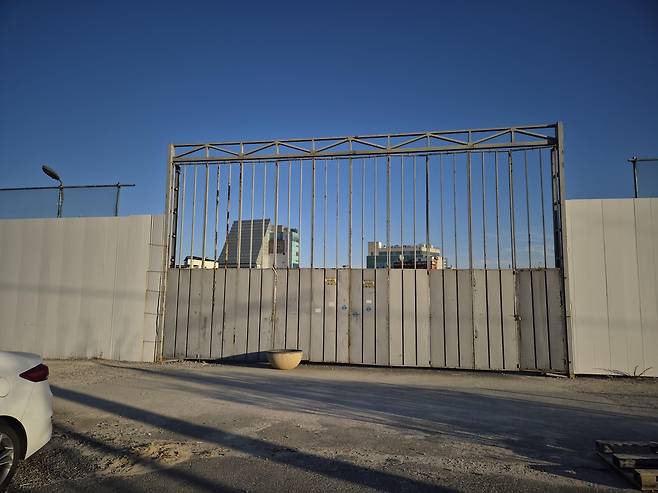 옛 포항역 부지에 세워진 울타리 [촬영 손대성]