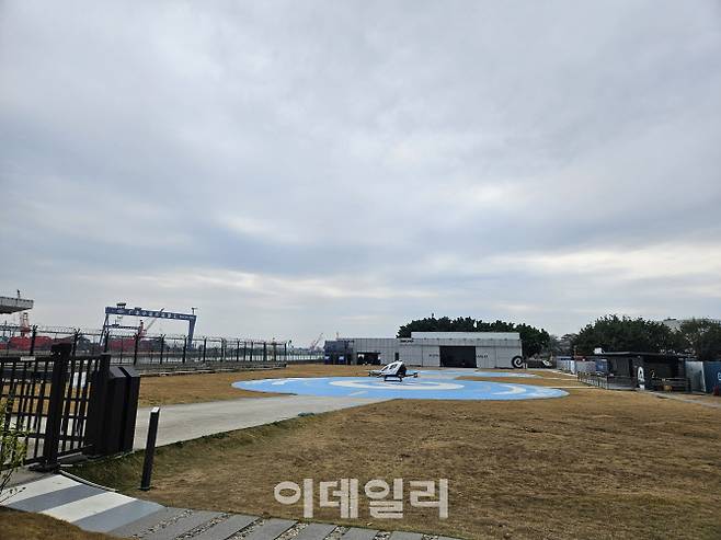 [이데일리 이명철 특파원]중국 광저우 이항 본사에서 전기 수직이착륙기(eVTOL)의 시험 비행을 준비하고 있다.
