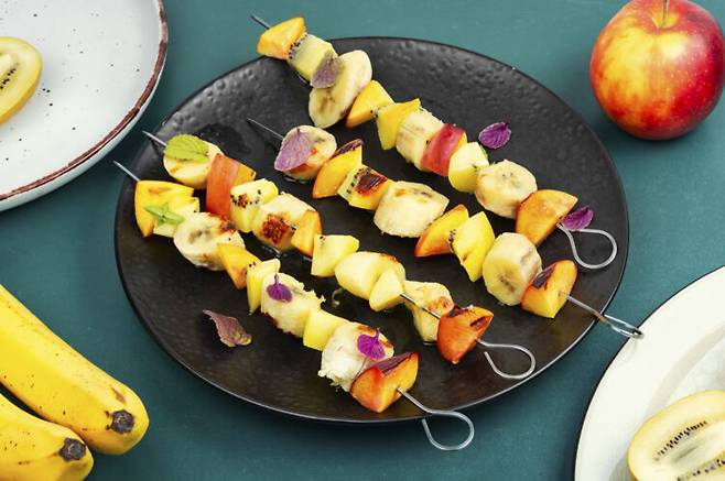 과일을 작게 자를수록 산소 접촉 면적이 늘어나므로 너무 잘게 썰지 않는 것이 좋다. 사진=클립아트코리아