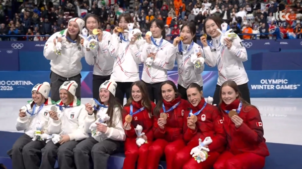 2026 밀라노·코르티나담페초 동계올림픽 한국 여자 쇼트트랙 대표팀이 올림픽 여자 3000m 계주에서 8년 만에 정상 탈환에 성공하며 한국 선수단에 값진 금빛 소식을 안겼다. (한국 여자 쇼트트랙 대표팀 심석희, 노도희, 이소연, 김길리, 최민정)./ 사진=라이브 캡처