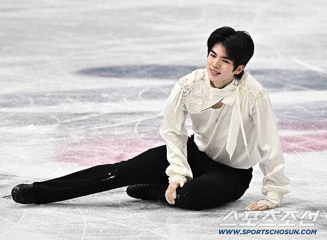 14일 이탈리아 밀라노 아이스스케이팅 아레나에서 피겨스케이팅 남자 싱글 프리스케이팅 경기가 열렸다. 연기를 마치고 아쉬워하는 차준환. 밀라노(이탈리아)=송정헌 기자songs@sportschosun.com/2026.02.14/