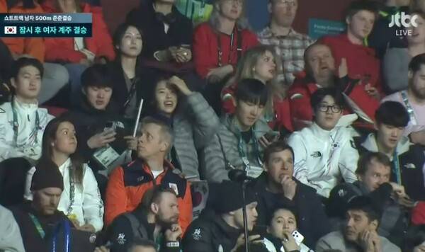 쇼트트랙 응원을 온 이나현. ⓒJTBC