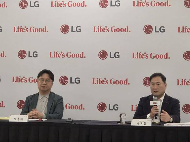 백승태 LG전자 HS사업본부장과 곽도영 LG전자 북미 대표(오른쪽).