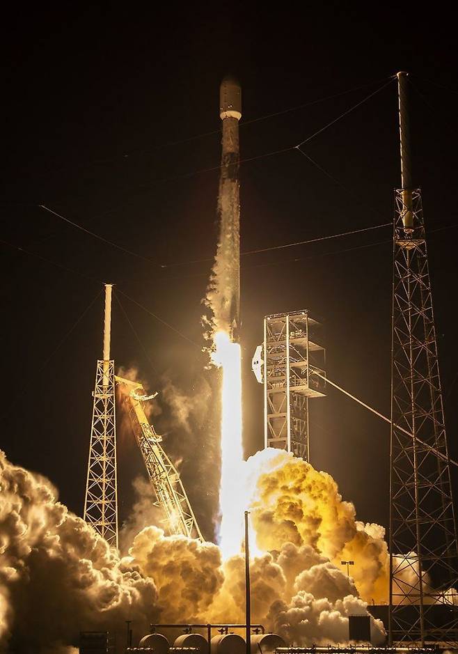 군 정찰위성 5호기가 지난해 11월 미국 플로리다주 케이프 커내버럴 우주군 기지에서 성공적으로 발사됐다. 사진제공=스페이스x 연합뉴스